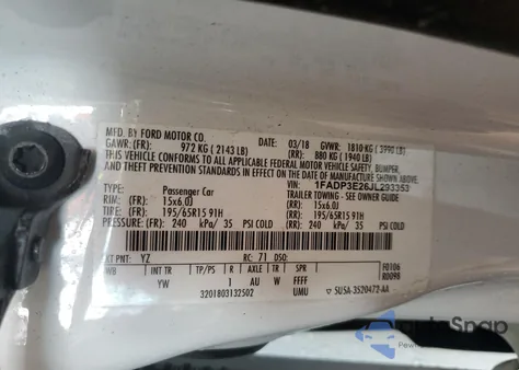 2018 Ford Focus S z USA, uszkodzony, nr VIN 1FADP3E26JL293353